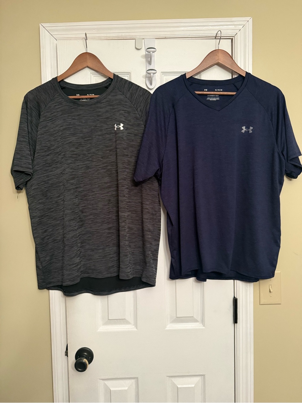Under Armour Men’s Short Sleeve Tech Tees - blue & Charcoal XL shirts
